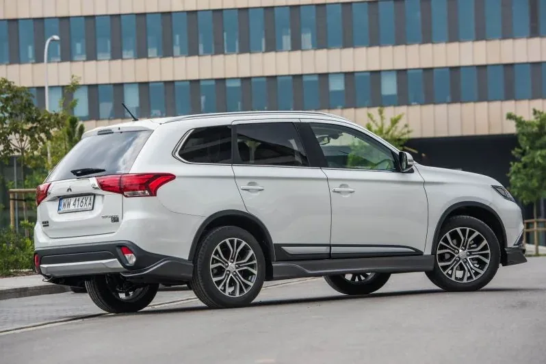 Mitsubishi Outlander 2016