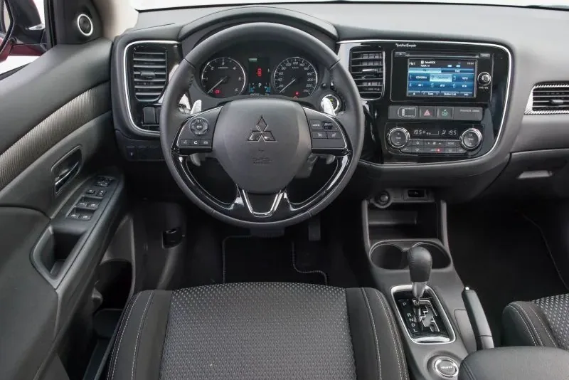 Mitsubishi Outlander 2016