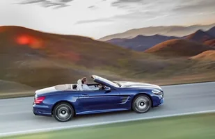 Mercedes SL już po liftingu — zdjęcie 11