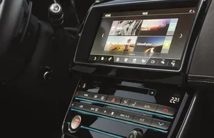 Jaguar XE z napędem AWD — zdjęcie 3