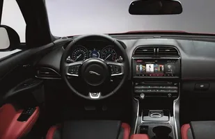 Jaguar XE z napędem AWD — zdjęcie 4