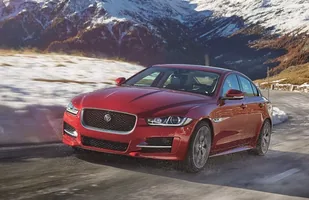 Jaguar XE z napędem AWD — zdjęcie 5