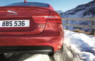 Jaguar XE z napędem AWD — zdjęcie 10