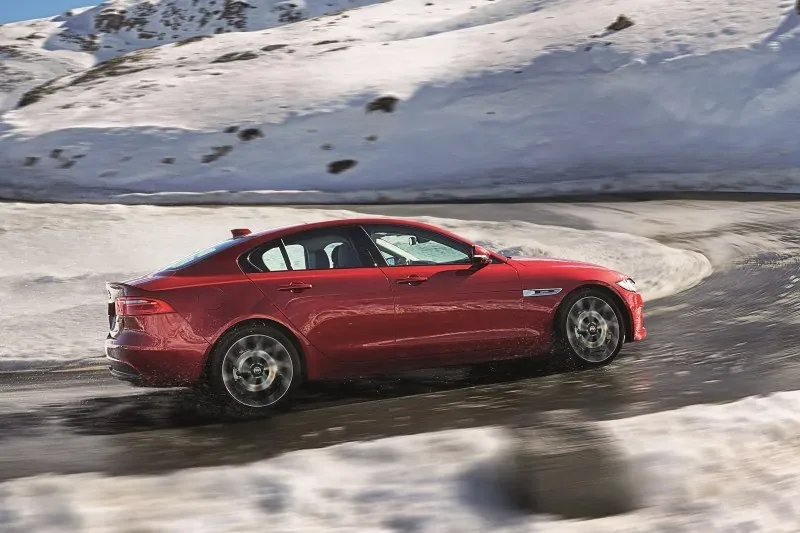 Jaguar XE AWD