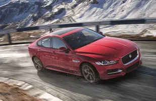 Jaguar XE z napędem AWD — zdjęcie 12