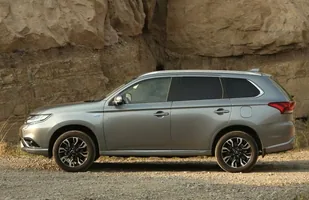 Mitsubishi Outlander PHEV bestsellerem — zdjęcie 7
