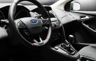 Ford Focus Red i Black Edition — zdjęcie 2