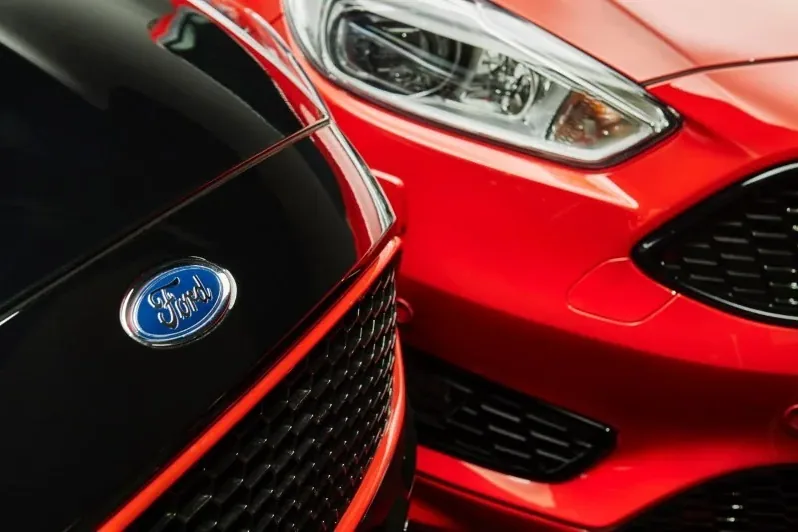 Ford Focus Black i Red Edition