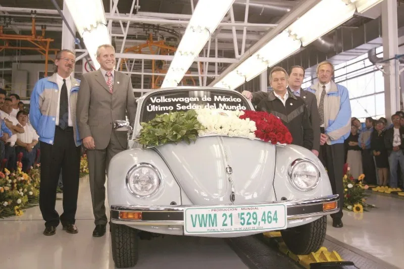 Rok 2003. Ostatni egzemplarz VW Garbusa