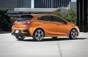 Chevrolet Cruze hatchback — zdjęcie 2