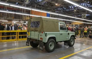 Land Rover Defender juz na emeryturze — zdjęcie 3