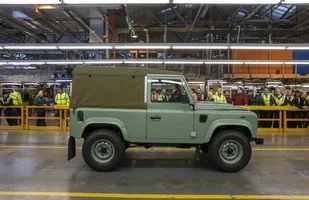 Land Rover Defender juz na emeryturze — zdjęcie 4