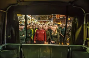 Land Rover Defender juz na emeryturze — zdjęcie 7
