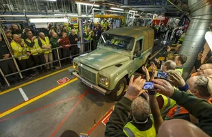 Land Rover Defender juz na emeryturze — zdjęcie 9