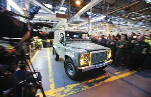 Land Rover Defender juz na emeryturze — zdjęcie 11