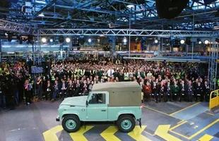 Land Rover Defender juz na emeryturze — zdjęcie 12