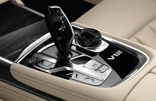 BMW M760i xDrive — zdjęcie 8