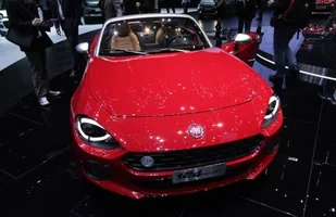 Fiat 124 Spider w Genewie — zdjęcie 2