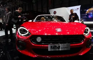 Fiat 124 Spider w Genewie — zdjęcie 3