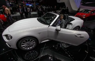 Fiat 124 Spider w Genewie — zdjęcie 7