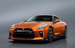 Nissan GT-R model roku 2017 — zdjęcie 7