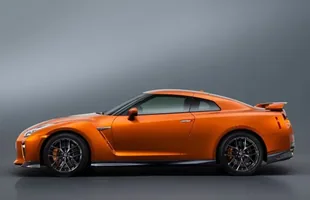 Nissan GT-R model roku 2017 — zdjęcie 8