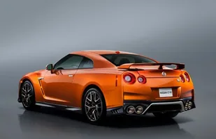 Nissan GT-R model roku 2017 — zdjęcie 9