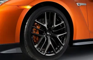 Nissan GT-R model roku 2017 — zdjęcie 11