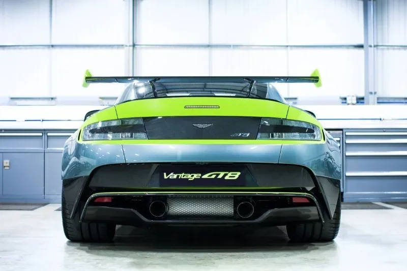 Aston Martin Vantage GT8