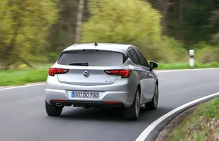 Opel Astra 1.6 BiTurbo CDTI — zdjęcie 8