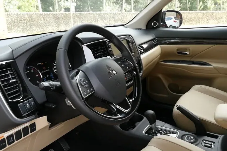 Mitsubishi Outlander PHEV