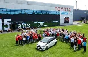 Toyota Yaris razy 3 miliony! — zdjęcie 3