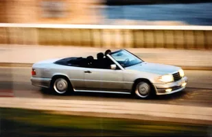 Mercedes klasy E Cabrio ma 25 lat — zdjęcie 2