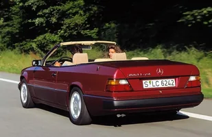 Mercedes klasy E Cabrio ma 25 lat — zdjęcie 4