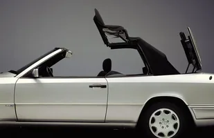Mercedes klasy E Cabrio ma 25 lat — zdjęcie 6
