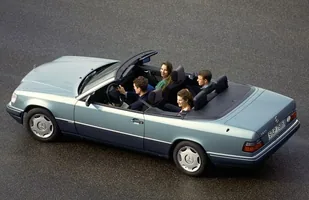 Mercedes klasy E Cabrio ma 25 lat — zdjęcie 7