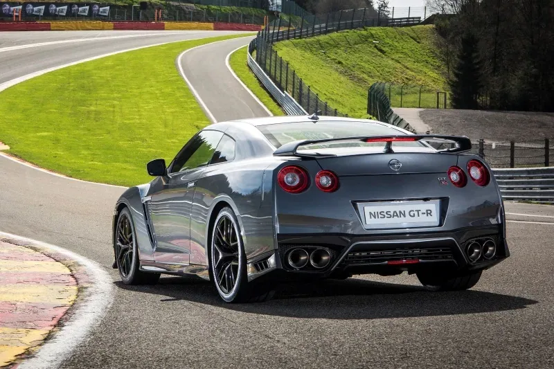 Nissan GT-R