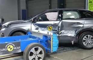EuroNCAP: Mercedes klasy E i Peugeot 3008 — zdjęcie 4