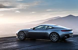 Aston Martin DB11 wyjechał z fabryki