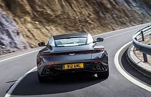 Aston Martin DB11 wyjechał z fabryki