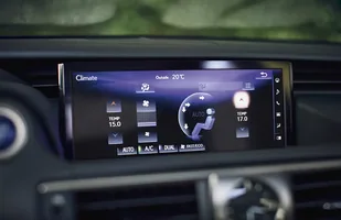 Lexus IS po liftingu — zdjęcie 2