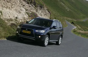 15 lat Mitsubishi Outlander — zdjęcie 6