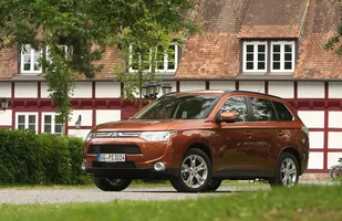 15 lat Mitsubishi Outlander — zdjęcie 7