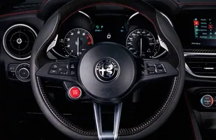 Alfa Romeo Stelvio Quadrifoglio — zdjęcie 9
