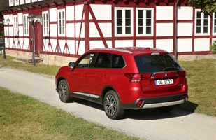 Mitsubishi Outlander po zmianach. Ceny — zdjęcie 4