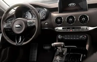 Kia Stinger — zdjęcie 12