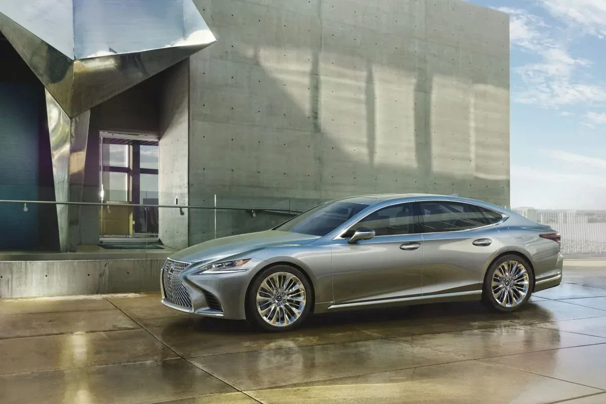 Lexus LS
