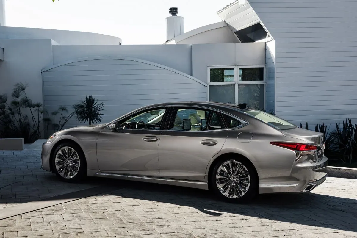 Lexus LS