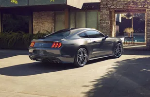 Ford Mustang po liftingu — zdjęcie 2
