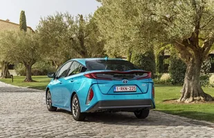 Toyota Prius Plug-in Hybrid. Ceny — zdjęcie 5